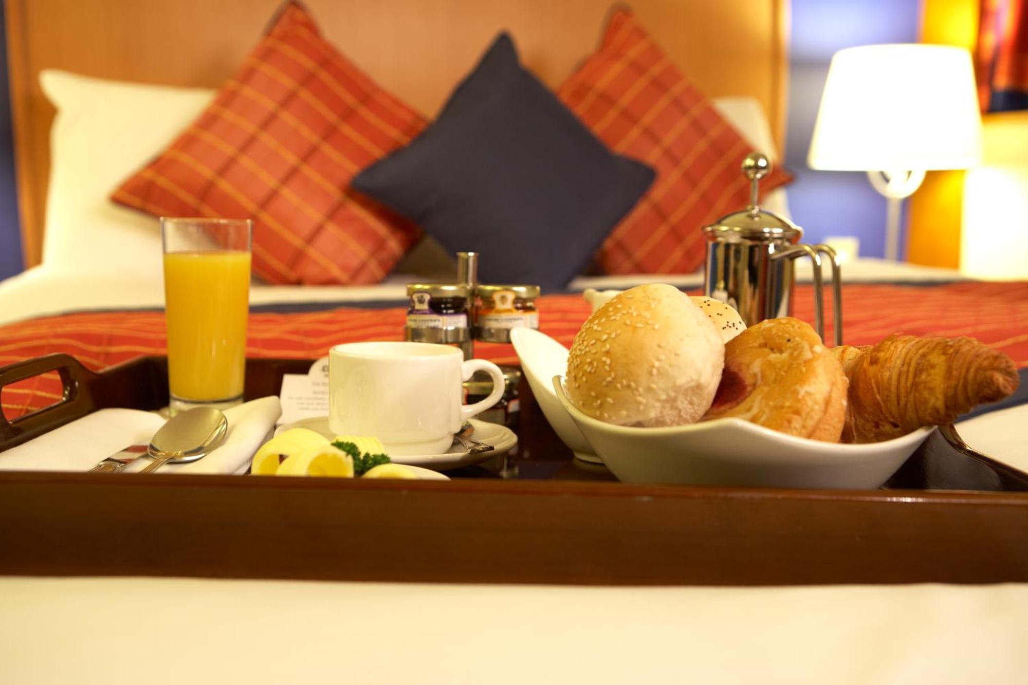 פטרבורו The Bull Hotel; Sure Hotel Collection By Best Western מראה חיצוני תמונה